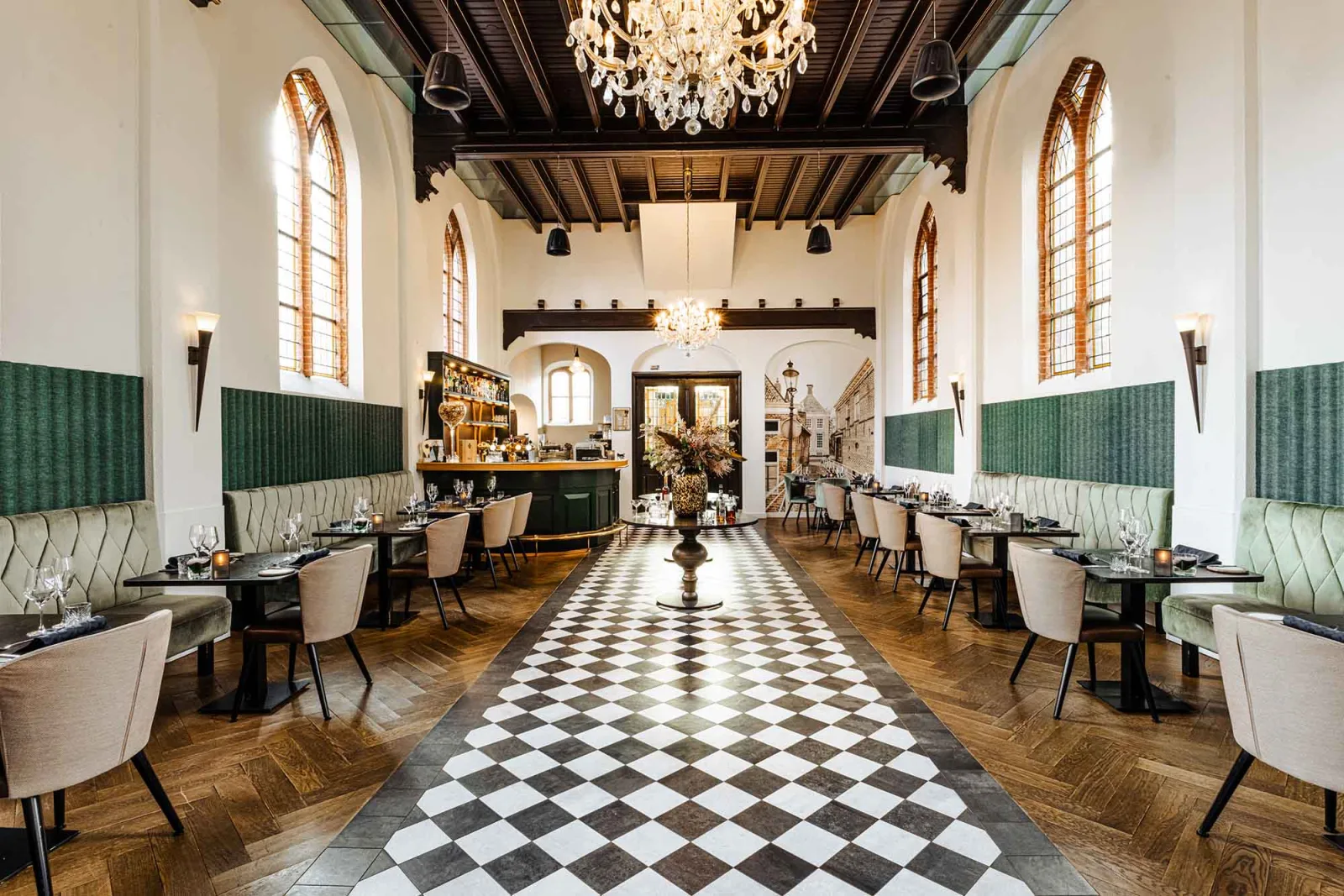 Restaurant de Basiliek, culinair uit eten in een oude kerk in Appingedam